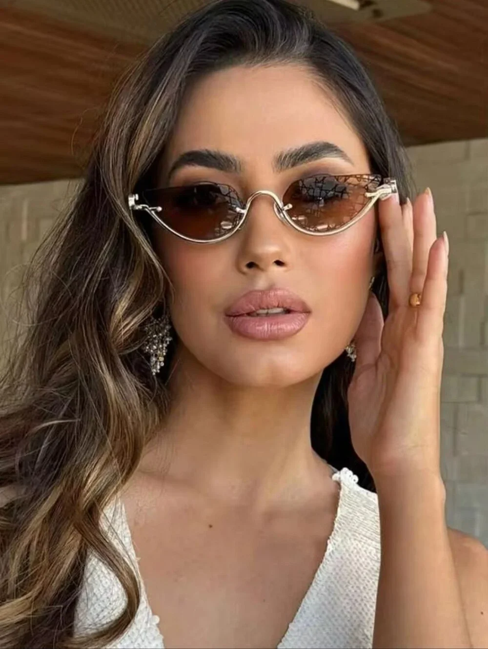 Gold Frame Sunglasses with Brown Lenses - Sleek Cat-Eye Style
